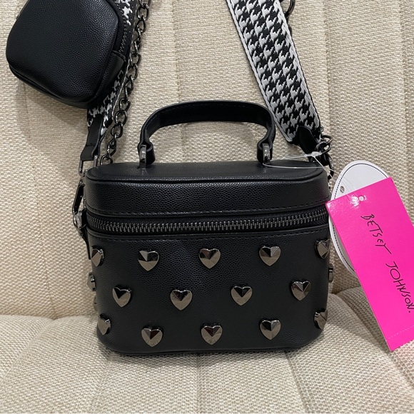 Betsey Johnson Black Heart Studded Crossbody Bag Coin Pouch & Houndstooth Strap - Picture 1 of 7
